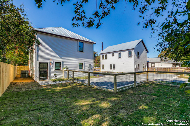 Listing photo id 26 for 1012 Cherry N