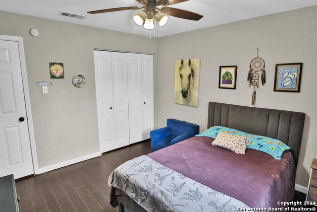 Image 16 of 26 For 5702 Woodgreen