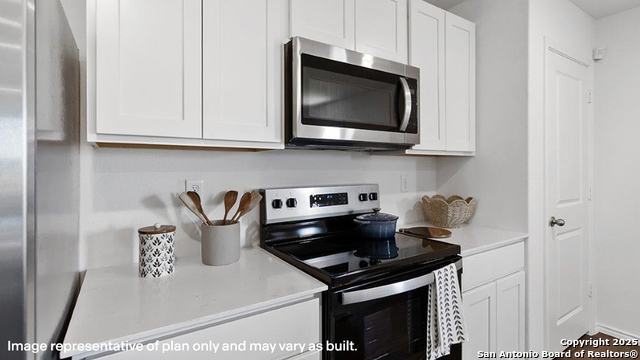 Listing photo id 12 for 12523 Ivory Pkwy