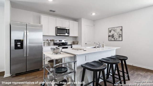 Listing photo id 6 for 12523 Ivory Pkwy