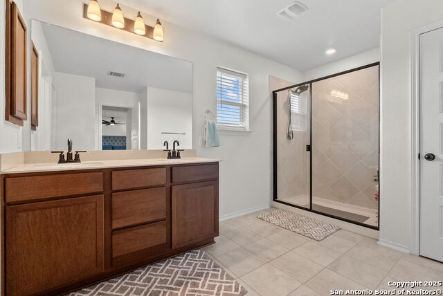 Image 20 of 39 For 295 Kat Garnet