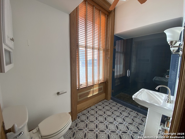 Image 6 of 14 For 235 Commerce E 400