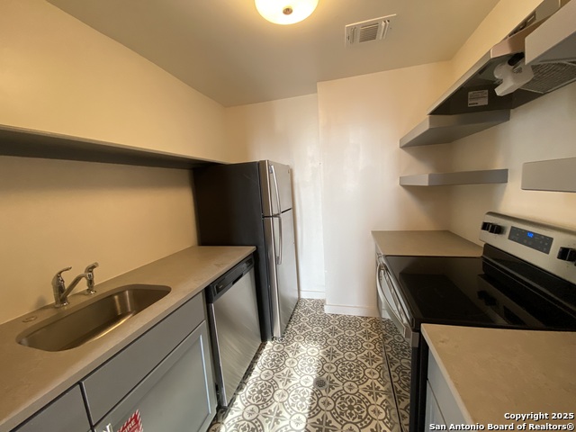 Image 7 of 14 For 235 Commerce E 400