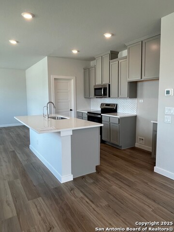 Image 4 of 11 For 738 Whitman Street