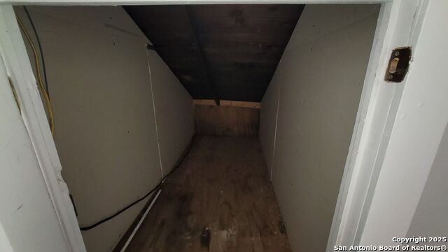 Image 21 of 28 For 113 Vitra Pl  2