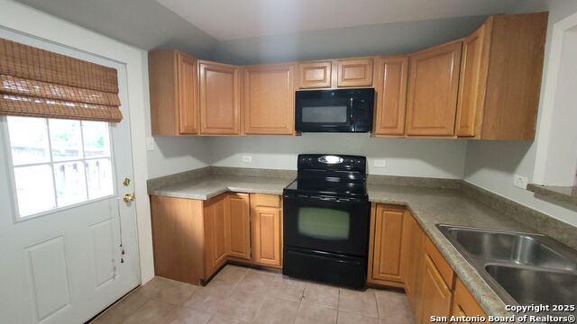 Image 5 of 28 For 113 Vitra Pl  2