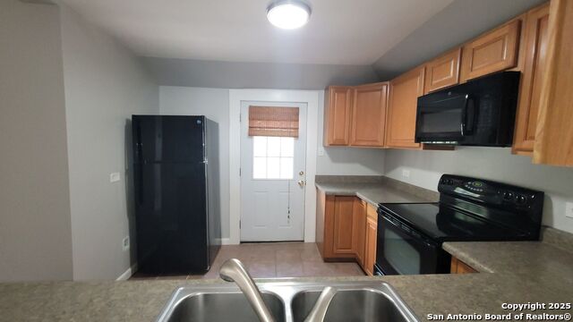 Image 8 of 28 For 113 Vitra Pl  2