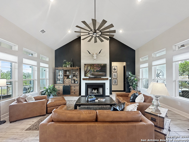 Listing photo id 8 for 102 Anacacho