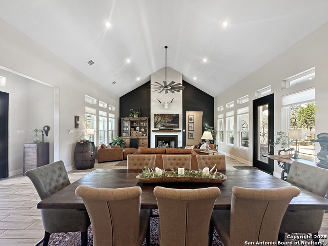 Listing photo id 10 for 102 Anacacho
