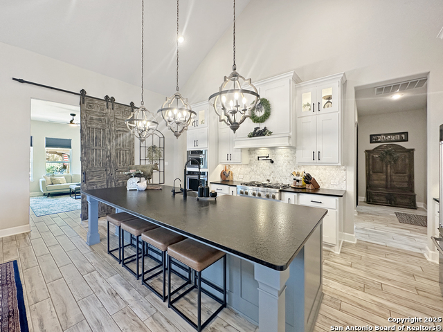 Listing photo id 18 for 102 Anacacho