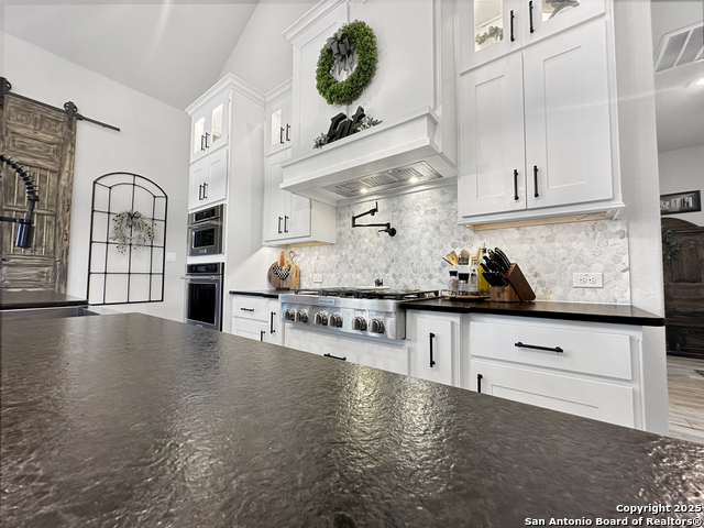 Listing photo id 21 for 102 Anacacho