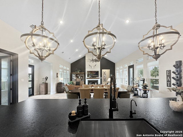 Listing photo id 23 for 102 Anacacho
