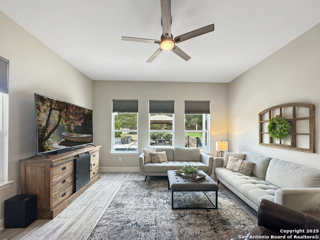 Listing photo id 27 for 102 Anacacho