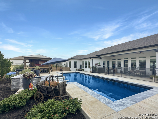 Listing photo id 1 for 102 Anacacho