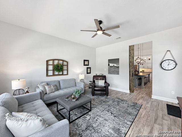Listing photo id 28 for 102 Anacacho