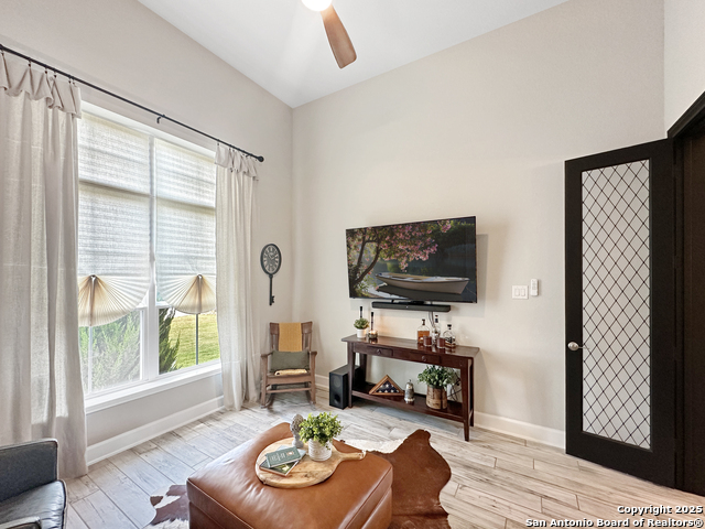Listing photo id 29 for 102 Anacacho