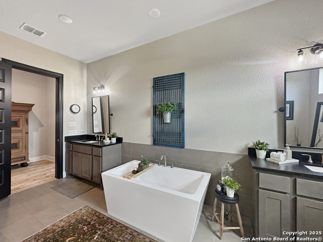 Listing photo id 34 for 102 Anacacho