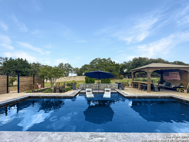 Listing photo id 48 for 102 Anacacho