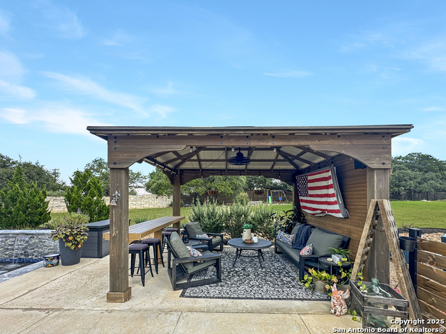 Listing photo id 53 for 102 Anacacho