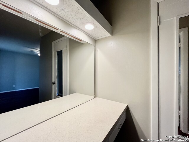 Image 18 of 28 For 311 San Antonio E 203