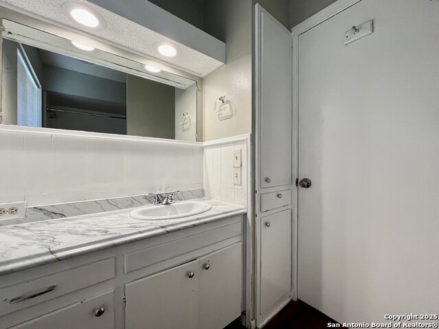Image 19 of 28 For 311 San Antonio E 203