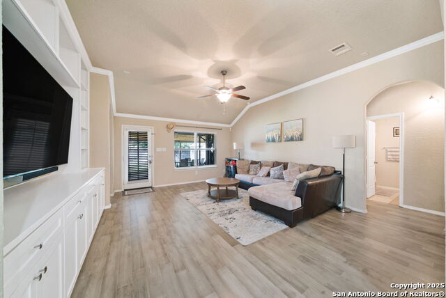 Listing photo id 3 for 14415 High Plains