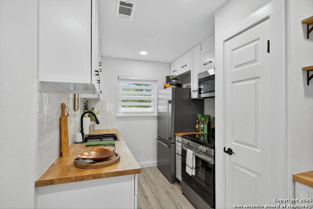 Listing photo id 11 for 11105 Lone Shadow