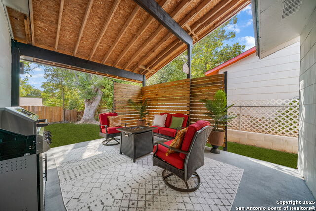 Listing photo id 21 for 11105 Lone Shadow
