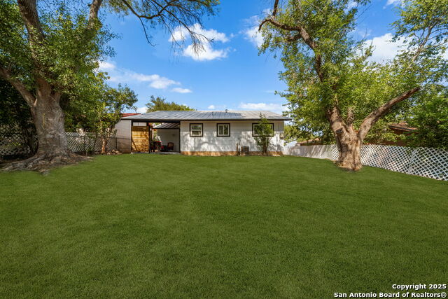 Listing photo id 24 for 11105 Lone Shadow
