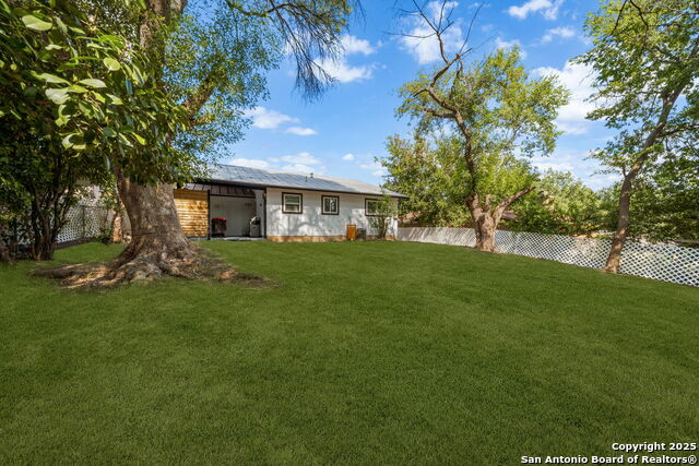Listing photo id 26 for 11105 Lone Shadow