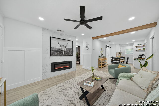 Listing photo id 7 for 11105 Lone Shadow