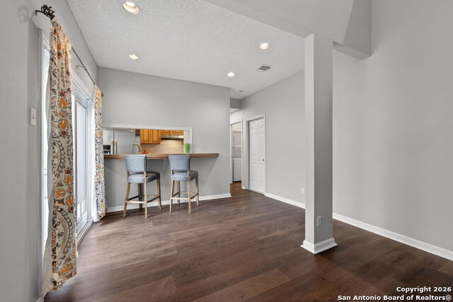 Image 16 of 47 For 11001 Wurzbach  605