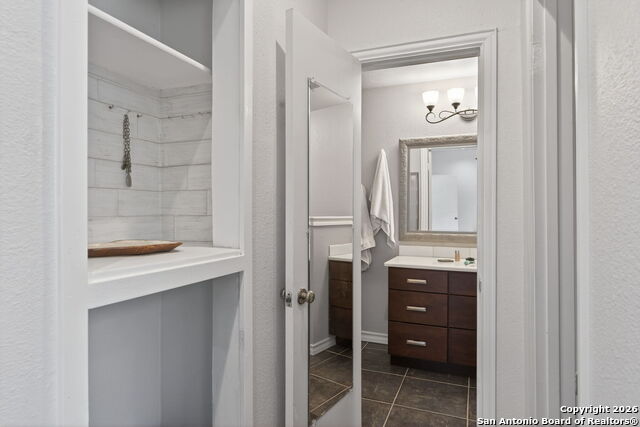 Image 24 of 47 For 11001 Wurzbach  605