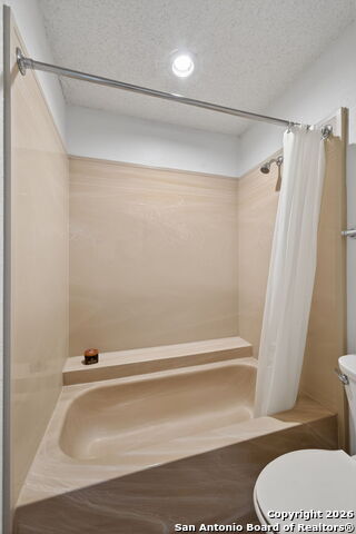 Image 32 of 47 For 11001 Wurzbach  605