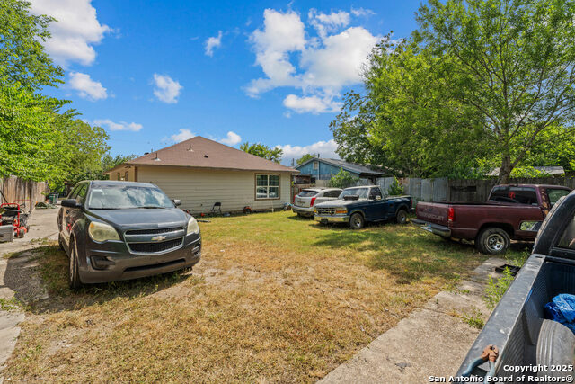 Image 21 of 23 For 2523 Menchaca