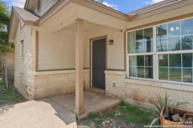 Image 4 of 23 For 2523 Menchaca