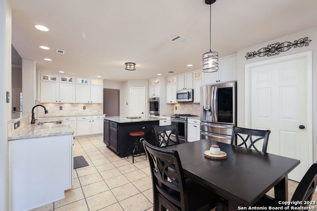 Image 11 of 34 For 27231 Okent Dr