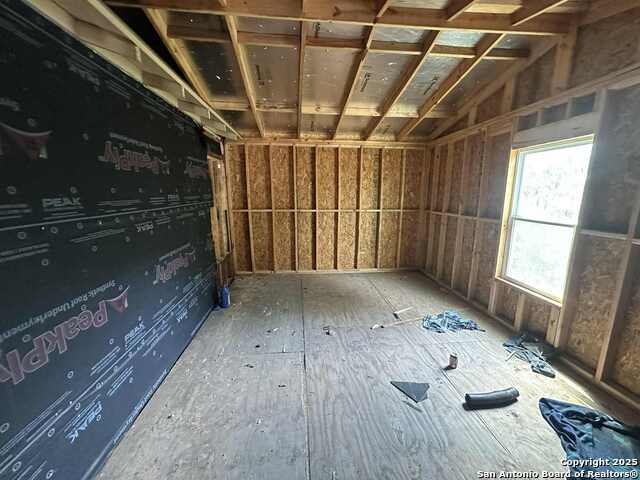 Listing photo id 9 for 878 Avondale