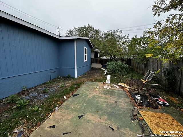 Listing photo id 10 for 878 Avondale