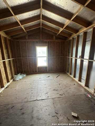Listing photo id 4 for 878 Avondale