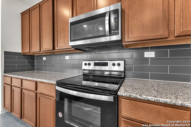 Image 53 of 69 For 412 Deer Crest Dr