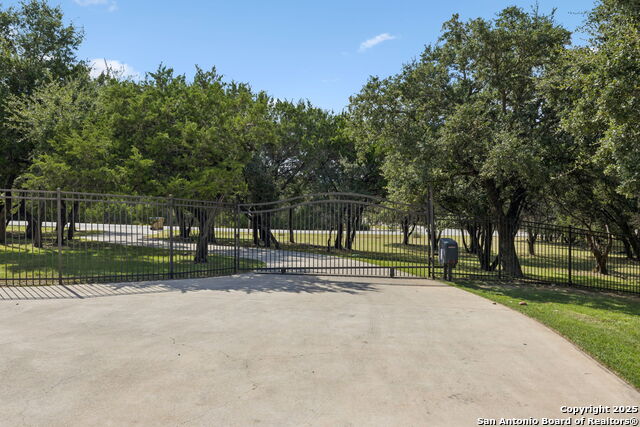 Image 64 of 70 For 261 Coveney  