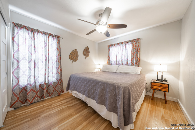 Listing photo id 14 for 371 Sprucewood Ln