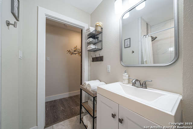 Listing photo id 19 for 371 Sprucewood Ln