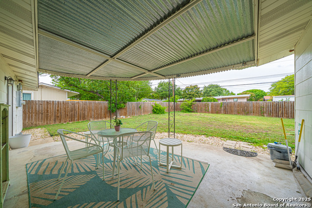 Listing photo id 24 for 371 Sprucewood Ln