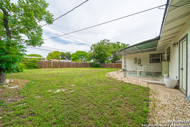 Listing photo id 26 for 371 Sprucewood Ln