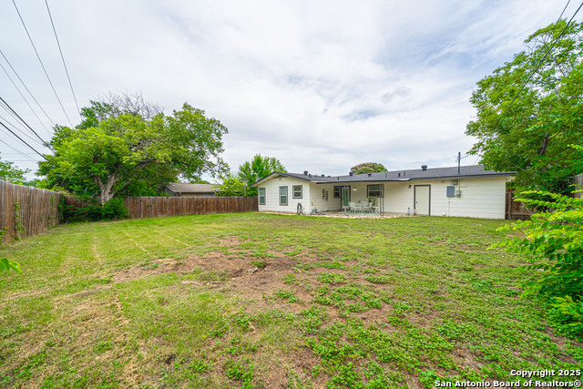 Listing photo id 28 for 371 Sprucewood Ln