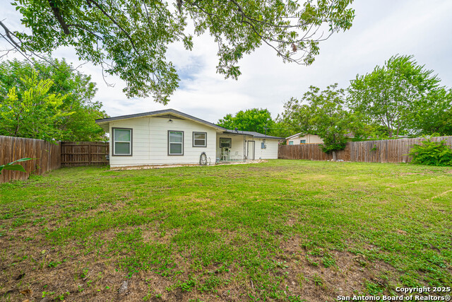 Listing photo id 30 for 371 Sprucewood Ln