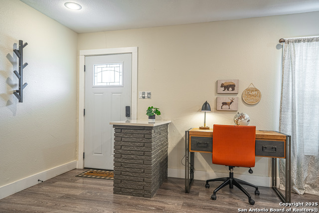 Listing photo id 2 for 371 Sprucewood Ln