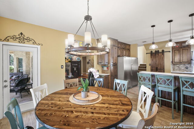 Listing photo id 13 for 209 Sandy Oaks